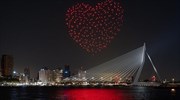 Παλλόμενη καρδιά από drones στον ουρανό του Ρότερνταμ