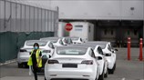 Aνοίγει το εργοστάσιο της Tesla στην Καλιφόρνια