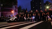 Αστυνομικός δέχθηκε πυροβολισμούς στη Νέα Υόρκη και ένας ακόμη μαχαιρώθηκε στο Μπρούκλιν