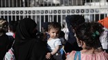 Συνωστισμός έξω από την κεντρική Υπηρεσία Ασύλου