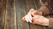 Πώς βίωσαν οι ηλικιωμένοι της Ελλάδας τον εγκλεισμό στο σπίτι