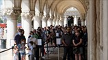 Η πρώτη μέρα (μετά Covid-19) των τουριστών στη Βενετία
