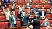 Ιταλία: Τον έβγαλαν σηκωτό από τη Βουλή