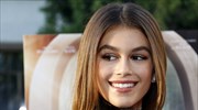 Η καραντίνα οδήγησε την Kaia Gerber να χτυπήσει ένα ακόμη τατουάζ -μόνη της!