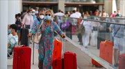 ΠΟΥ σε ταξιδιώτες: Τον νου σας, ο Covid-19 υπάρχει παντού