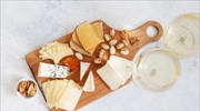 Ξεσκεπάζουμε πέντε διαδεδομένους μύθους για το τυρί