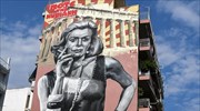 Εντυπωσιακό γκράφιτι της Μελίνας Μερκούρη σε πολυκατοικία στην Πάτρα