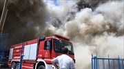 Χανιά: Σοβαρές ζημιές από πυρκαγιά σε δύο φορτηγά αυτοκίνητα σε χώρο στάθμευσης