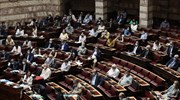 Βουλή: Αντιπαράθεση Σταϊκούρα-Τσακαλώτου για την προστασία της πρώτης κατοικίας