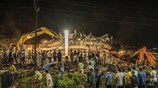 Ινδία: Δεκάδες εγκλωβισμένοι ανασύρθηκαν ζωντανοί από τα συντρίμμια πολυκατοικίας