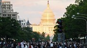 ΗΠΑ: Διαδηλωτές συγκεντρώθηκαν έξω από τον Λευκό Οίκο κατά την ομιλία του Τραμπ