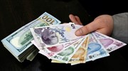 Η ισοτιμία της τουρκικής λίρας κοντά σε ιστορικό χαμηλό