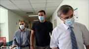 Επίσκεψη Κικίλια στη νοσηλεύτρια που δέχτηκε επίθεση στο «Αττικόν»