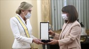 Παράσημο από την ΠτΔ στη Μαριάννα Βαρδινογιάννη για τη δράση της στην «Ελπίδα»