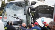 Ακτή Μιούλη: Απεγκλωβίστηκε ο οδηγός του τουριστικού λεωφορείου