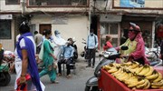Ινδία: Στα 7,24 εκατ. τα κρούσματα κορωνοϊού, περισσότεροι από 110.000 οι θάνατοι