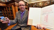 Eπιστράφηκε βιβλίο μετά από 57 χρόνια στην Κεντρική Βιβλιοθήκη του Μίντλεσμπρο