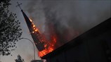 Εκκλησία παραδόθηκε στις φλόγες