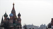 Κορωνοϊός: Η Μόσχα κρατάει ανοιχτά μπαρ και εστιατόρια