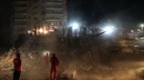 Συνεχίζονται οι προσπάθειες από τους διασώστες στην Σμύρνη