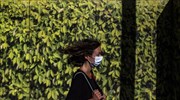 Κορωνοϊός: 34 θάνατοι και 2.556 κρούσματα - 207 στις ΜΕΘ