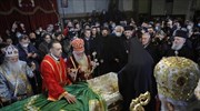 Σερβία: Απίστευτος συνωστισμός στο λαϊκό προσκύνημα του Πατριάρχη Ειρηναίου