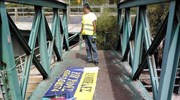 Περιφέρεια Αττικής: Στην Εισαγγελία για τα διαφημιστικά λάβαρα σε γέφυρα