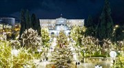 Φωτίζοντας τους αφανείς ήρωες των Αθηνών στη φωταγώγηση του χριστουγεννιάτικου δέντρου