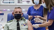 Εμβολιάστηκε και ο αρχηγός ΓΕΕΘΑ: «Απελευθερωνόμαστε από τα δεσμά της πανδημίας»