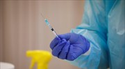 Η Ευρώπη εμβολιάζεται με το... βλέμμα στην μετάλλαξη του ιού