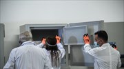 Κορωνοϊός: Έφτασαν τα εμβόλια στα νοσοκομεία Λαμίας και Χαλκίδας για τους υγειονομικούς