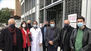 Επίσκεψη Α. Ξανθού σε εμβολιαστικό κέντρο του Πειραιά