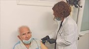 Ρόδος: Εμβολιάστηκε ο τελευταίος επιζών Δωδεκανήσιος Ιερολοχίτης