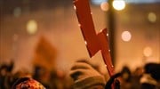 Πολωνία: Τρίτη νύχτα διαδηλώσεων μετά τη δημοσίευση του διατάγματος για τις αμβλώσεις