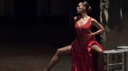 Η θρυλική Κάρμεν διεκδικεί την ελευθερία, με φόντο τον χορό του πάθους