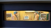Κορωνοϊός: 733 κρούσματα - 262 σε ΜΕΘ - 21 νεκροί