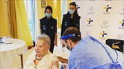 Μαζική η προσέλευση για εμβολιασμούς παρά την κακοκαιρία