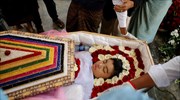 Μιανμάρ: Χιλιάδες άνθρωποι στην κηδεία νεαρής διαδηλώτριας