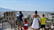 Μειωμένοι κατά 76,5% οι ταξιδιώτες στην Ελλάδα το 2020