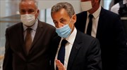 Νικολά Σαρκοζί: Σε κατ’ οίκον περιορισμό, με ηλεκτρονικό βραχιολάκι