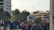 Νέα Σμύρνη: Μαζική διαδήλωση υπό το βλέμμα της ΕΛΑΣ