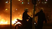 Στο «401» μεταφέρθηκε ο αστυνομικός που τραυματίστηκε στο κεφάλι