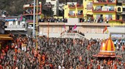 Λαοθάλασσα ινδουιστών στον Γάγγη για το φεστιβάλ Kumbh Mela