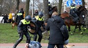 Βίαιη διάλυση διαδήλωσης κατά των περιορισμών στην Ολλανδία