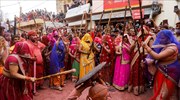 Ινδουιστικό φεστιβάλ με χορό και χρώμα