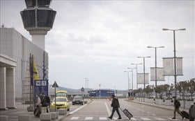 Vertigo στις αερομεταφορές από τις απώλειες 5-7 δισ. ευρώ μηνιαίως λόγω της πανδημίας