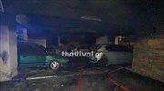 Θεσσαλονίκη: Εμπρηστική επίθεση σε πυλωτή, στις φλόγες 7 ΙΧ και 5 μηχανές