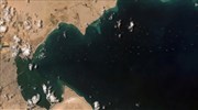 Διώρυγα του Σουέζ: 321 πλοία παραμένουν εγκλωβισμένα