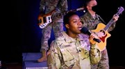 Η μπάντα του αμερικανικού στρατού ερμηνεύει τον «Χορό του Ζαλόγγου»