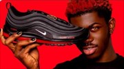 Πόλεμος Nike - MSCHF για αθλητικά με σταγόνες ανθρώπινου αίματος